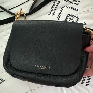 TORY BURCH Perry crossbody bag in Black!